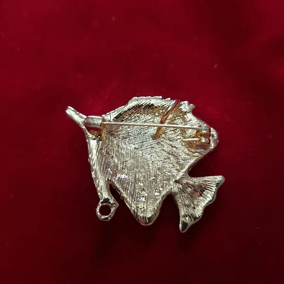 Fish Brooch - Picture 5 of 7